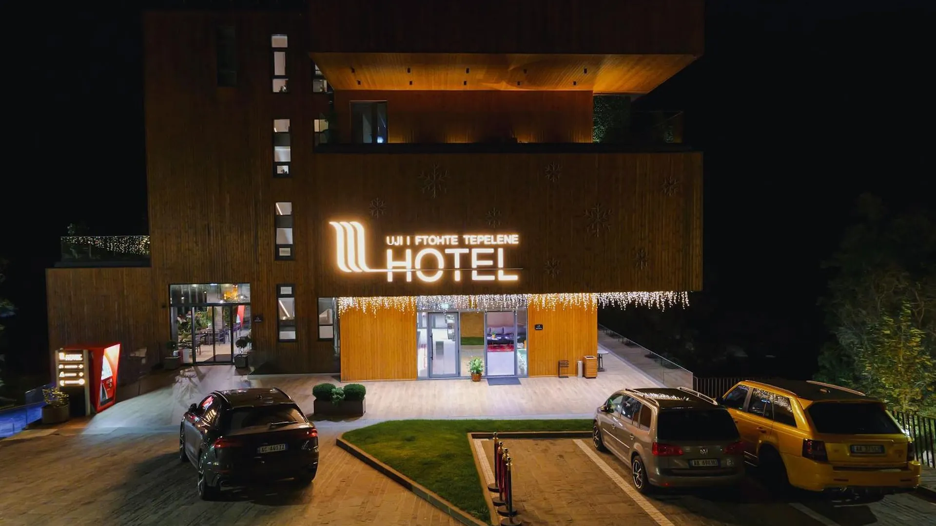 Hotel Uji Ftohte Tepelene 4*,  Albanien