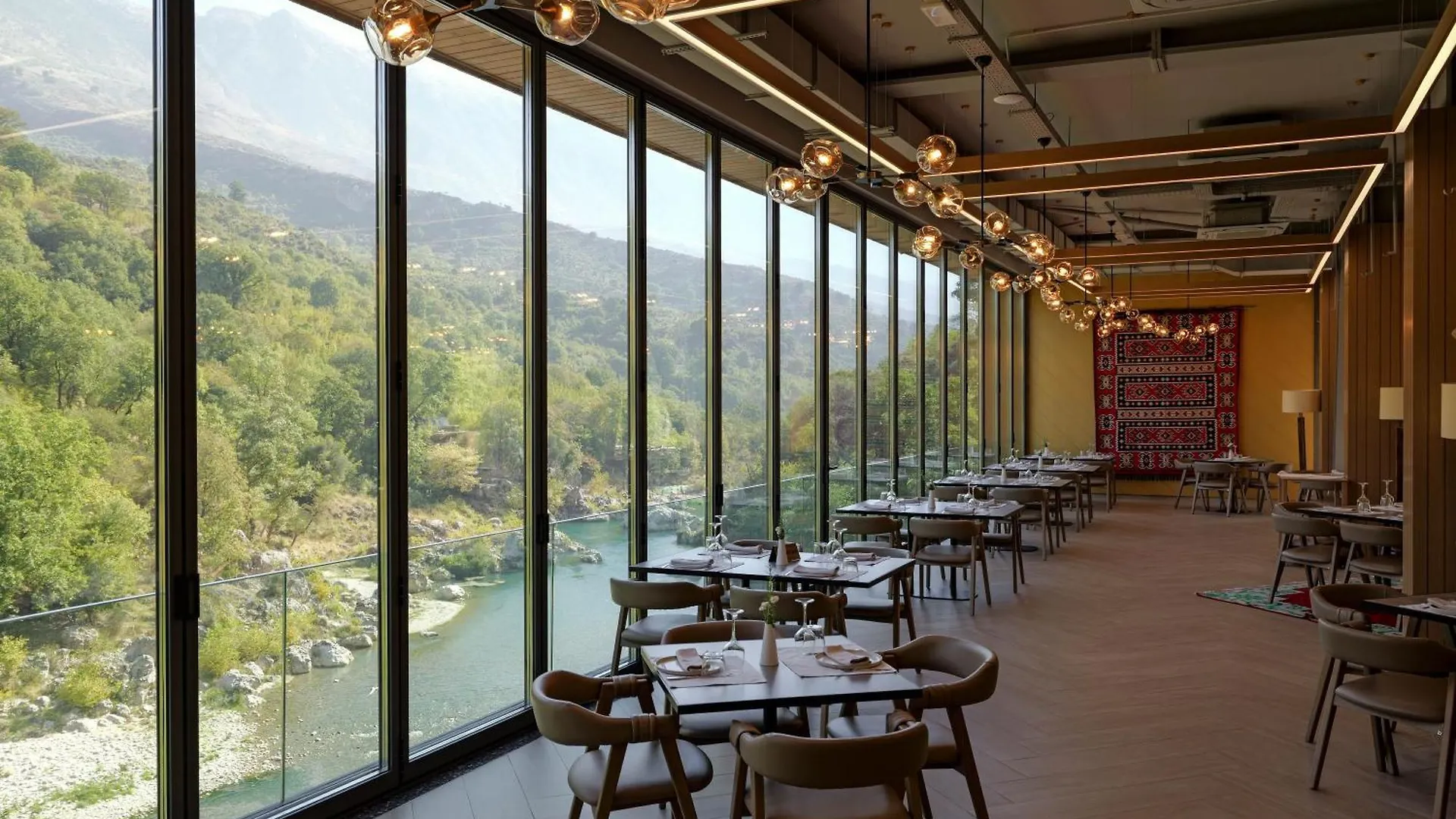 Hotel Uji Ftohte Tepelene